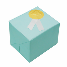 画像をギャラリービューアに読み込む, マグカップラッピング 台紙ブルー&リボンホワイト見本