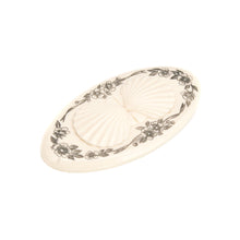 画像をギャラリービューアに読み込む, ｽｸﾘﾑｼｬｳﾌﾟﾚｰﾄ［アクリル］ｵｰﾊﾞﾙ【4" Acrylic Oval with Carving Double Shell  (B&amp;W)】
